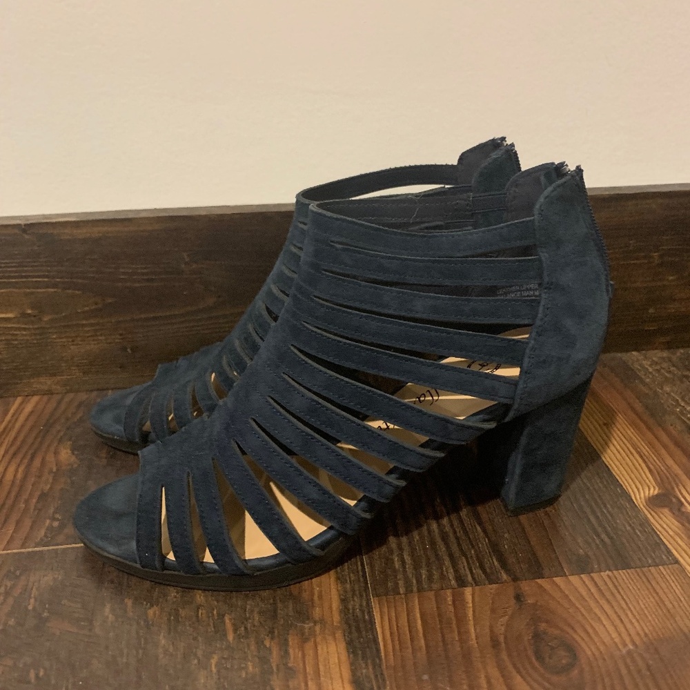 Navy heels